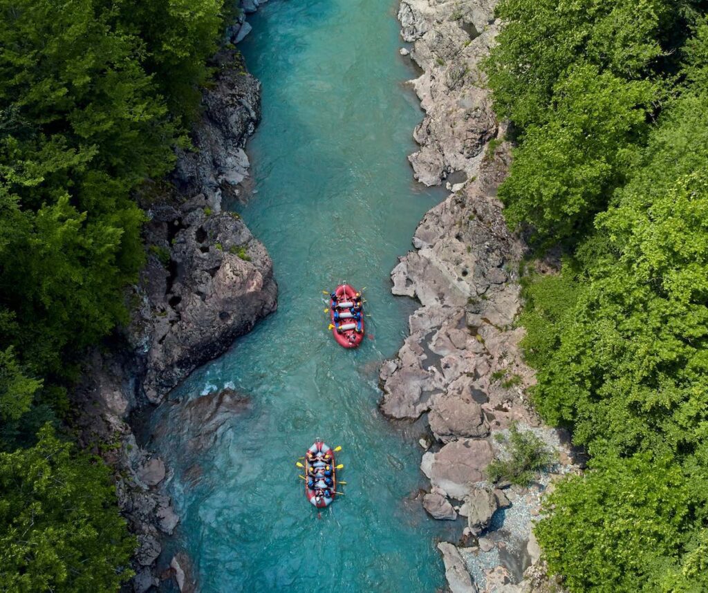 Tramo de aguas tranquilas en el Rafting en el río Ésera